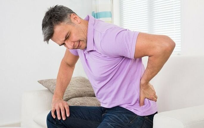 Beckenschmerzen sind ein häufiges Symptom einer chronischen Prostatitis bei Männern