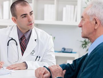 Ein Mann mit Symptomen einer Prostatitis sollte zunächst einen Urologen aufsuchen